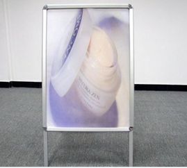 开启式铝合金展架与海报相框 郑州钧道广告器材打造高清金属展示新体验